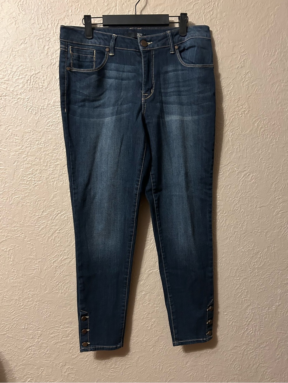 1822 Denim Dark Blue Ankle Button Cropped Jeans
